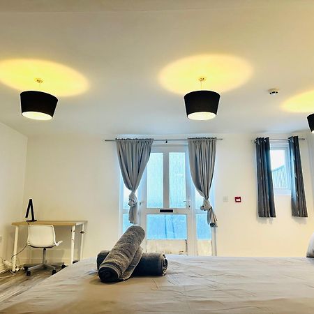 Spacious And Affordable City Center Two Beds Flat Суонзи Екстериор снимка
